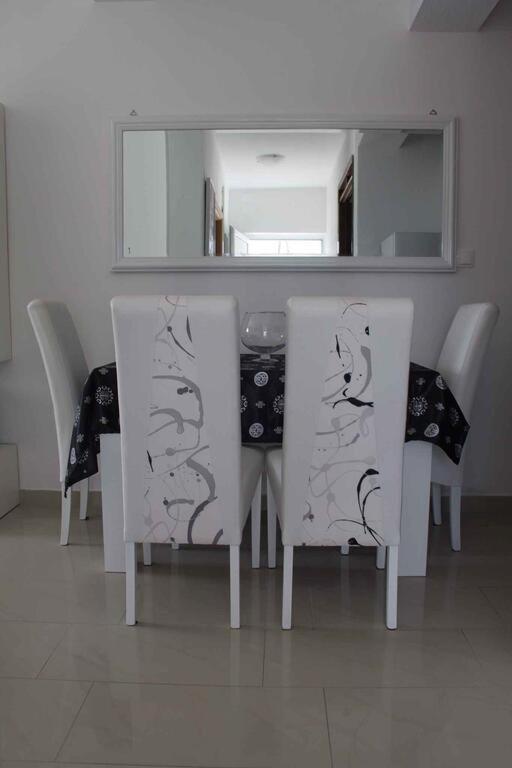 Summer Lounge Apartment โตรกีร์ ภายนอก รูปภาพ