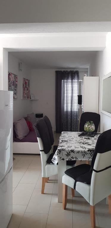 Summer Lounge Apartment โตรกีร์ ภายนอก รูปภาพ
