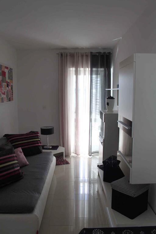 Summer Lounge Apartment โตรกีร์ ภายนอก รูปภาพ